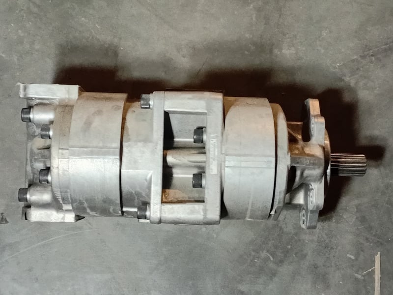 Komatsu #R7055242220, pump, new surplus - Image 3