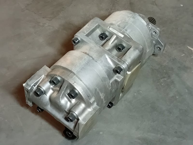 Komatsu #R7055242220, pump, new surplus - Image 7