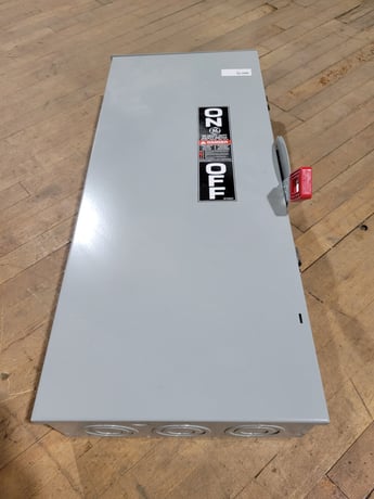 200 Amp. General Electric #TH4324R, Fusible Safety Disconnect Switch, 3-pole, 4-Wire, 60 HP, 240 VAC - Image 2