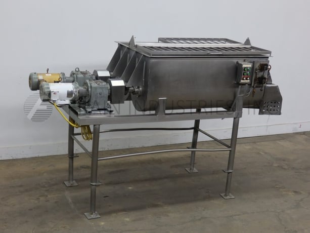 26 cu.ft. 304 Stainless Steel dual trough ribbon blender, with lift up safety grate, (2) 5 HP motor drives - Image 5