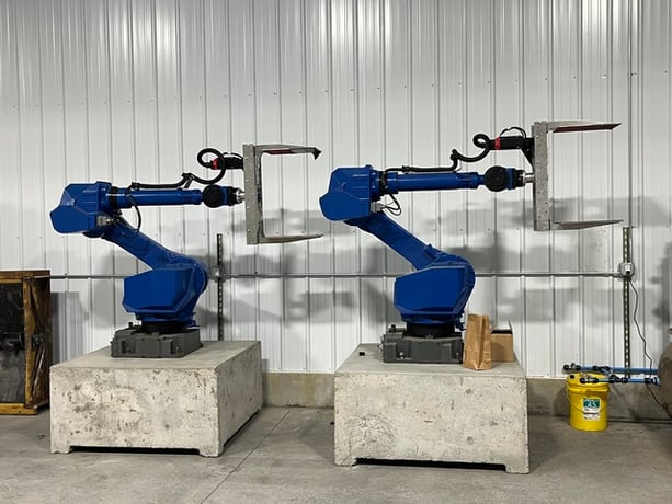 Fanuc, E-81219, Robots, 3 phase power, Very low hours, (3 available) - Image 1