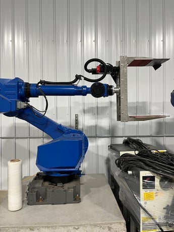Fanuc, E-81219, Robots, 3 phase power, Very low hours, (3 available) - Image 2