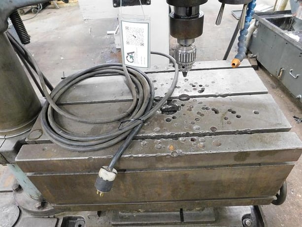 2.6'-8" Dynamic #YMR-840, radial arm drill, #4MT, 50-1500 RPM, power down feed, 36" x 15" tilting box table - Image 4