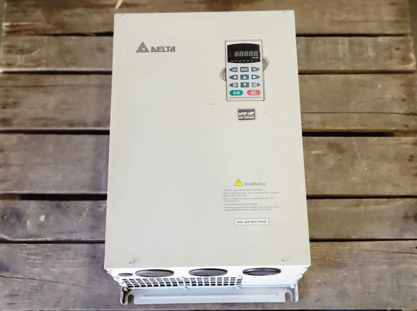 40 HP Delta Electronics, VFD300V43A-2, control drive, 600 Volts, 3 phase, 60 amps - Image 1