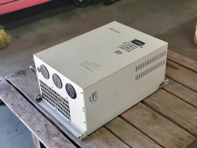 40 HP Delta Electronics, VFD300V43A-2, control drive, 600 Volts, 3 phase, 60 amps - Image 5