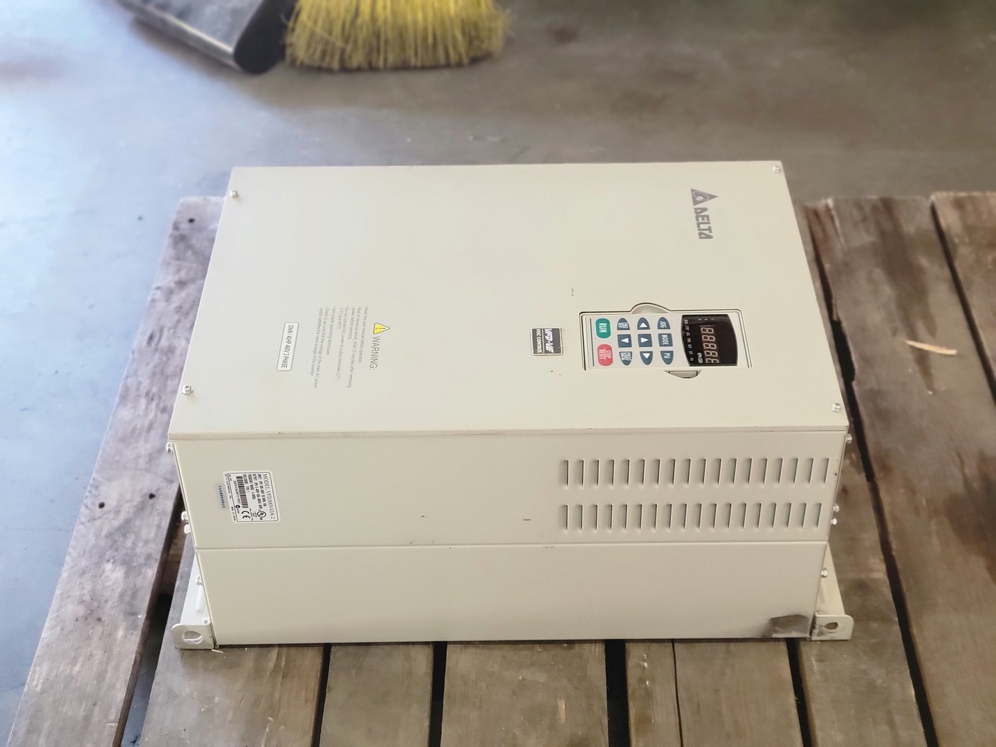 40 HP Delta Electronics, VFD300V43A-2, control drive, 600 Volts, 3 phase, 60 amps - Image 6