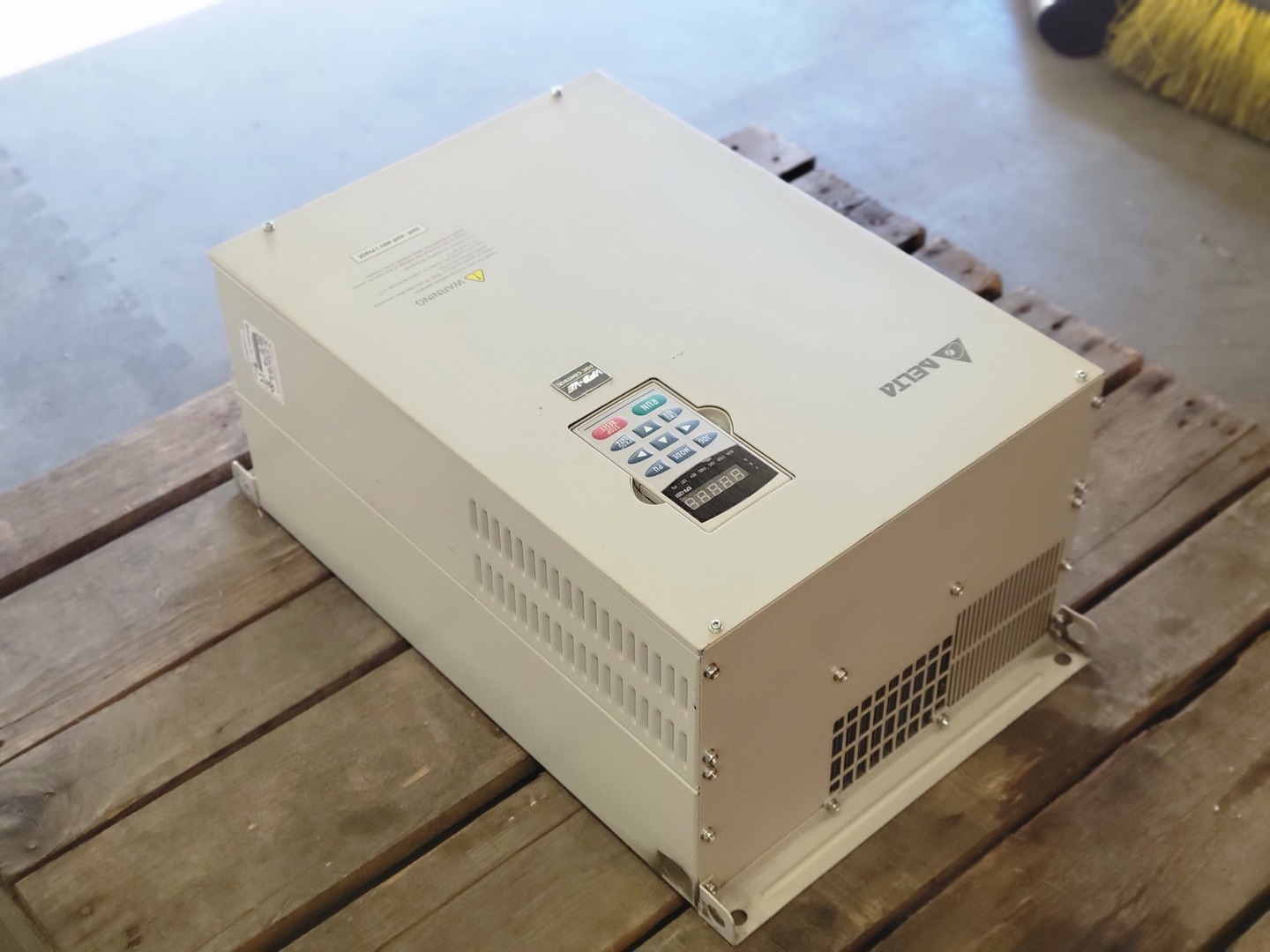40 HP Delta Electronics, VFD300V43A-2, control drive, 600 Volts, 3 phase, 60 amps - Image 7