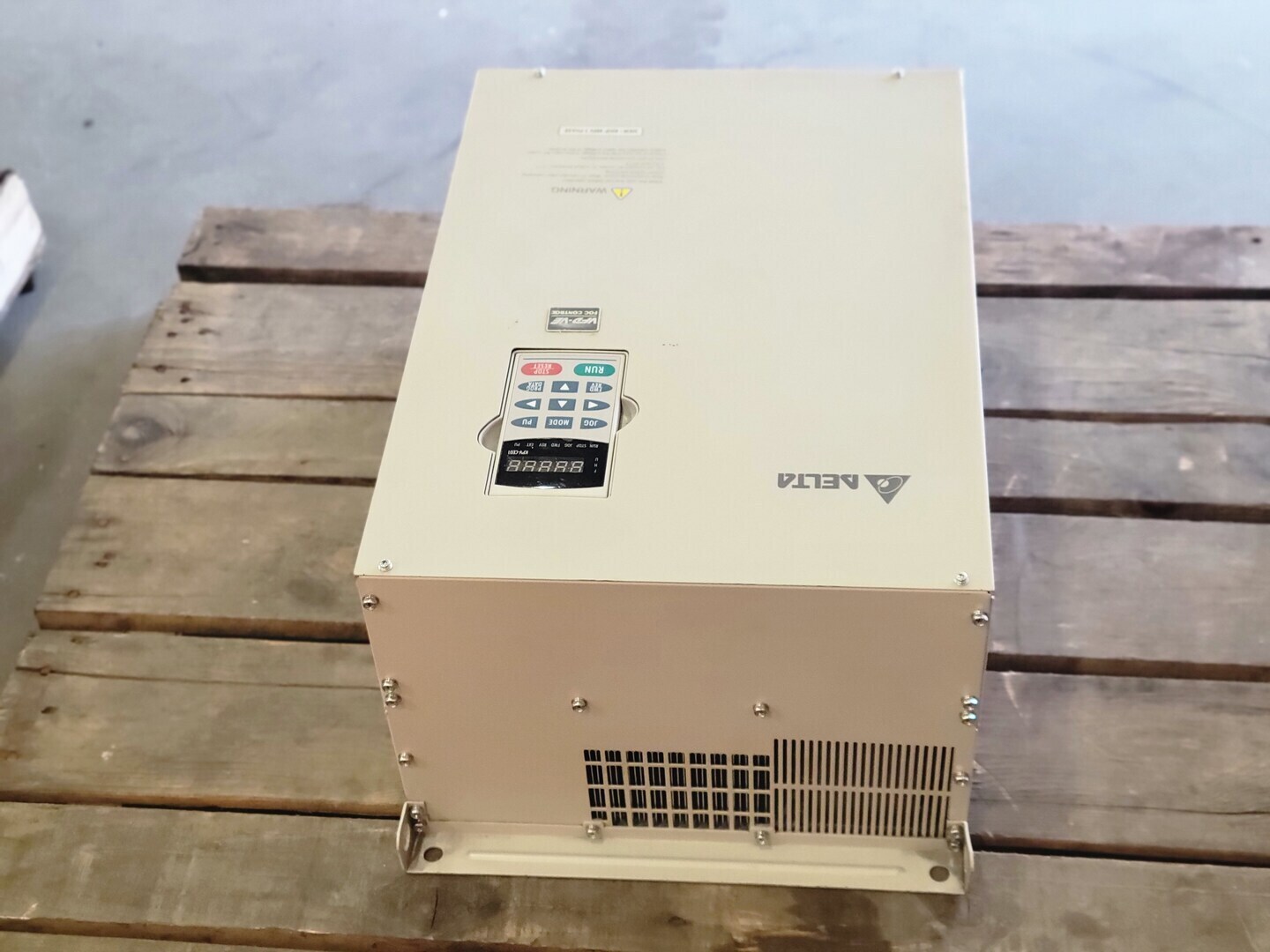 40 HP Delta Electronics, VFD300V43A-2, control drive, 600 Volts, 3 phase, 60 amps - Image 8