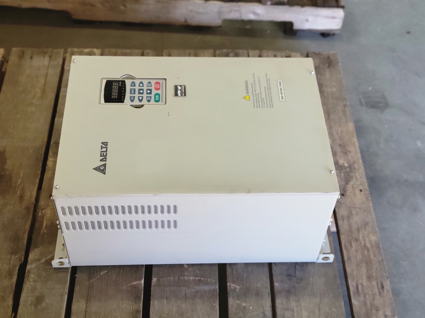 40 HP Delta Electronics, VFD300V43A-2, control drive, 600 Volts, 3 phase, 60 amps - Image 10