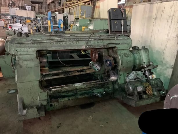 26" x 26" x 84" Adamson United rubber or plastic mill, 2-roll, 500 HP. drilled rolls, motorized roll - Image 7