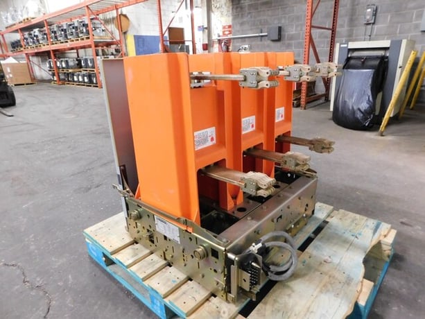 1200 Amps, General Electric, vb1-13.8-1000-3 powe, circuit breaker, 15 KV, 125 VDC - Image 6