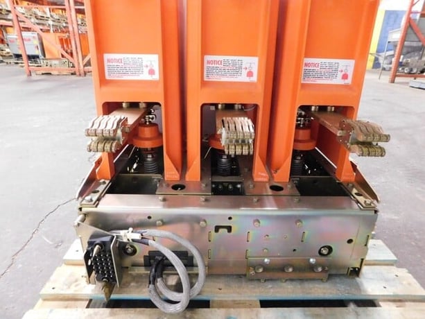 1200 Amps, General Electric, vb1-13.8-1000-3 powe, circuit breaker, 15 KV, 125 VDC - Image 9