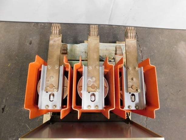 1200 Amps, General Electric, vb1-13.8-1000-3 powe, circuit breaker, 15 KV, 125 VDC - Image 10
