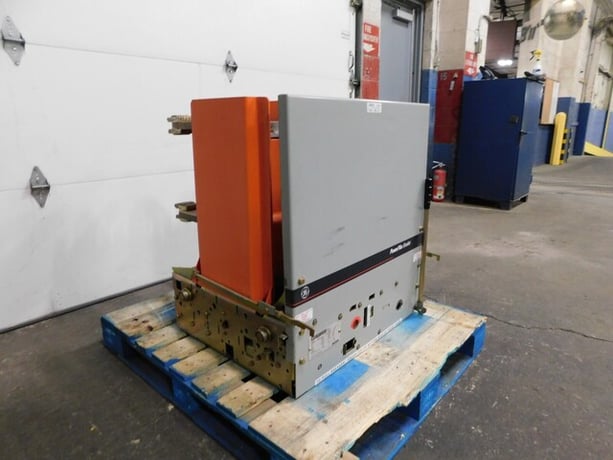 2000 Amps, General Electric, vb1-13.8-1000-3 powe, circuit breaker, 15 KV, 125 VDC - Image 3