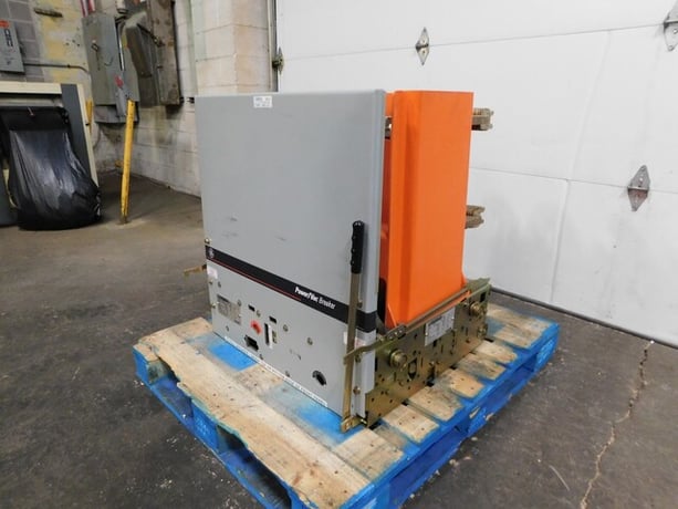 2000 Amps, General Electric, vb1-13.8-1000-3 powe, circuit breaker, 15 KV, 125 VDC - Image 4