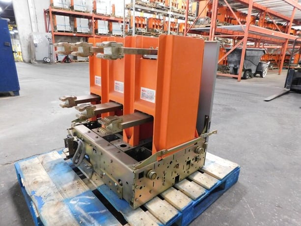 2000 Amps, General Electric, vb1-13.8-1000-3 powe, circuit breaker, 15 KV, 125 VDC - Image 7