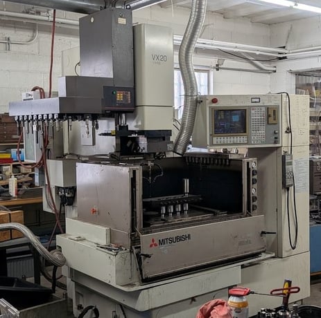 Mitsubishi #VX-20, CNC sinker, 19.69" x 13.78" x 13.78" travles, 24 pos AEC, C-Axis, C11 MF ctl, 1998, #1505 - Image 1