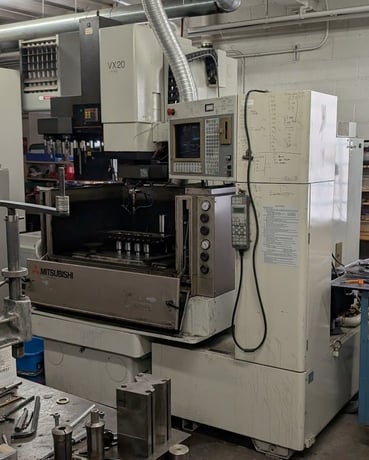 Mitsubishi #VX-20, CNC sinker, 19.69" x 13.78" x 13.78" travles, 24 pos AEC, C-Axis, C11 MF ctl, 1998, #1505 - Image 3