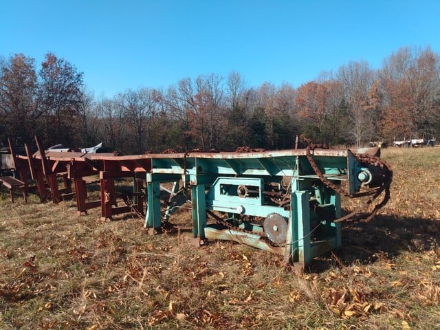 Log Trough, 3' x 40' Log trough, With kickers, Double chain, No motor drive - Image 1