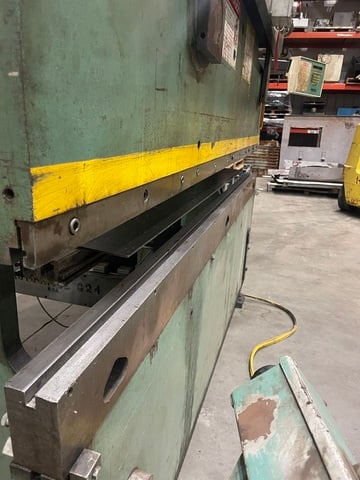 65 Ton, Piranha press brake, 8' overall, 78" between housing, 6" stroke, 9" Shut Height, 10 HP - Image 4