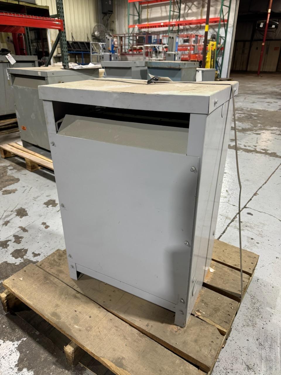 30 KVA 208 Delta Primary, 480Y/277 Secondary, Cutler Hammer #V29M47T30N, S/N J96I1414 - Image 2