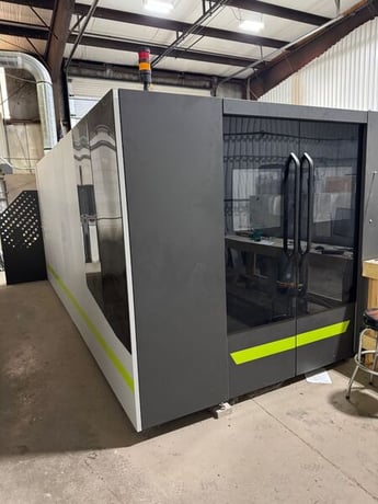 DNE #LC3, fiber laser, 5' x 10' sheet, 6000 watts, MFMC 6000W Pro Series Power Source, 2021 - Image 1