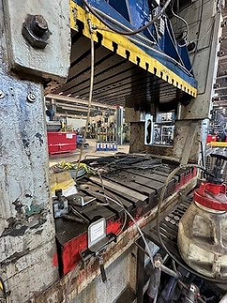 300 Ton, Clearing, straight side double crank stamping press, 14" stroke, 72" x48" bed, 28 SPM, 30 HP - Image 2