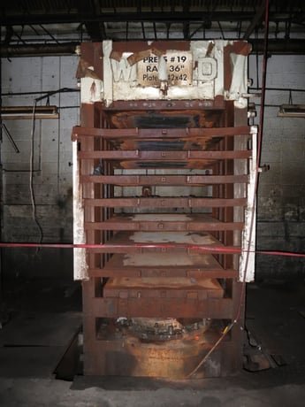 1000 Ton, Wood, hydraulic press, 40" stroke, 40" daylight, 42" x 42", (2) steam platens - Image 2