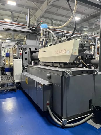 618 Ton, 132.8 oz., Nissei #FV9000-310L, horizontal injection molding machine, 100mm screw, 2000 - Image 3
