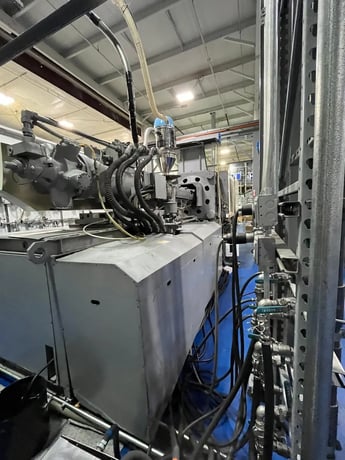 618 Ton, 132.8 oz., Nissei #FV9000-310L, horizontal injection molding machine, 100mm screw, 2000 - Image 5