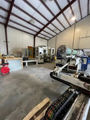 950 Ton, 175 oz., Krauss Maffei #KM950/01-8100MX, horizontal injection molding machine, 115mm screw, 2004 - Image 3