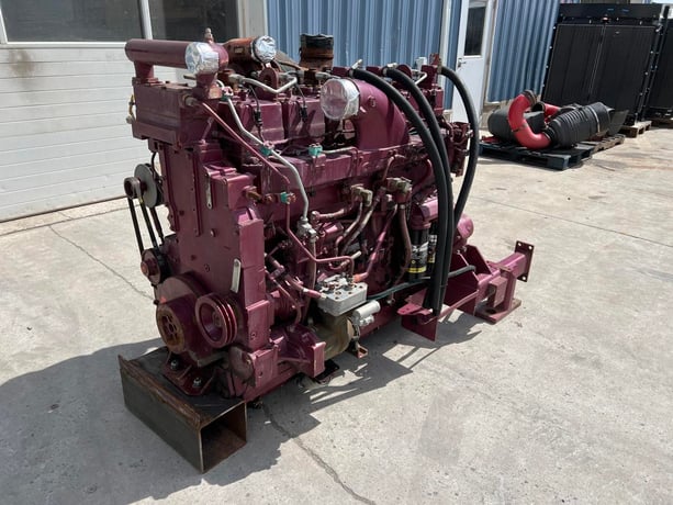 597 HP Cummins #3422323, industrial engine, 2100 RPM, sound attenuated enclosure 1, 2010 - Image 2