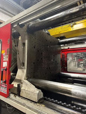 880 Ton, 179 oz., Cincinnati Milacron #MM-880-179, horizontal injection molding machine, 110mm screw, 2004 - Image 6