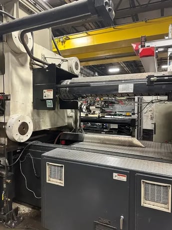 880 Ton, 179 oz., Cincinnati Milacron #MM-880-179, horizontal injection molding machine, 110mm screw, 2004 - Image 10