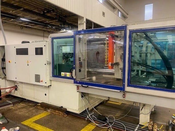 350 Ton, 22.9 oz., Krauss Maffei #KM350-1900C2, horizontal injection molding machine, 60mm screw, 2006 - Image 9