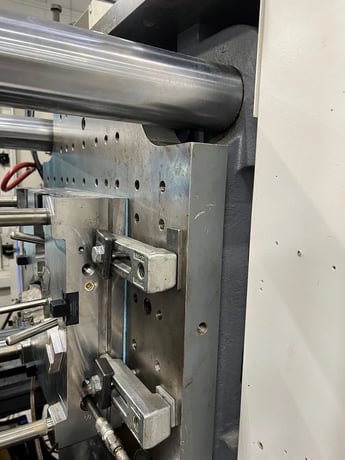 194 Ton, 6.4 oz., Krauss Maffei #KM180-380AX, horizontal injection molding machine, all electric, 2011 - Image 4