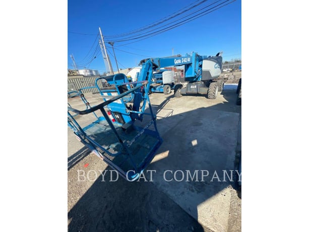 Genie Industries Z62/40 4WD G84, Articulated Boom Lift, 327 hours, S/N: Z6215A-272, 2015 - Image 1
