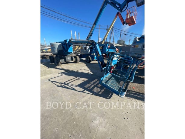 Genie Industries Z62/40 4WD G84, Articulated Boom Lift, 327 hours, S/N: Z6215A-272, 2015 - Image 2