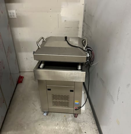 Industrial vacuum sealer, new surplus - Image 1