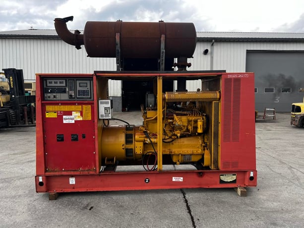 225 KW Caterpillar #3306B-DI, diesel generator set, 120/208 Volts, 881 hours, 370 HP @ 1800 RPM, open skid - Image 1