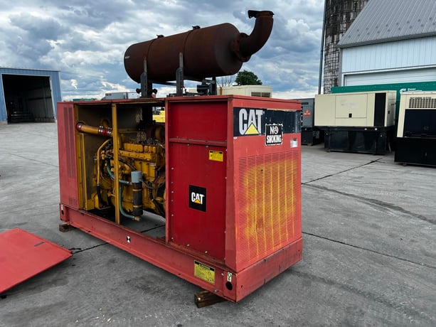 225 KW Caterpillar #3306B-DI, diesel generator set, 120/208 Volts, 881 hours, 370 HP @ 1800 RPM, open skid - Image 4