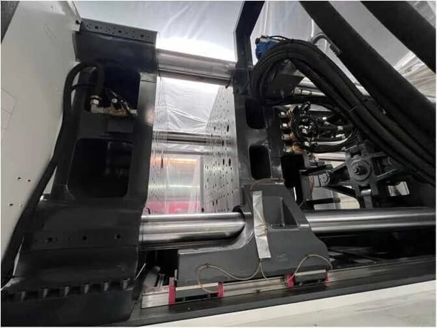 610 Ton, 105 oz., Milacron #Q-610, horizontal injection molding machine, 100mm screw, new in stock, 2023 - Image 4