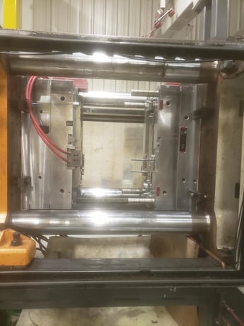 550 Ton, 105 oz., Cincinnati Milacron #VT-550-105, horizontal plastic injection molders, 34.25" x 34.25" tie - Image 7