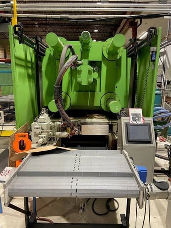 750 Ton, 264 oz., Engel #ES-10000/750WP, horizontal plastic injection molders, 45" x 45" tie bar spacing, 1998 - Image 4