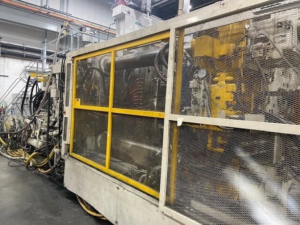 1750 Ton, 250 oz., Toshiba #ISF1750/DV10-110B, horizontal plastic injection molders, 126" daylight, 59.8" x - Image 3