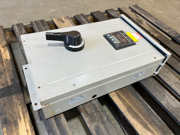 Cutler-Hammer #A0RC3E1132, surge supressor for AC voltage spike protection in sensitive equipment, 2014 - Image 2