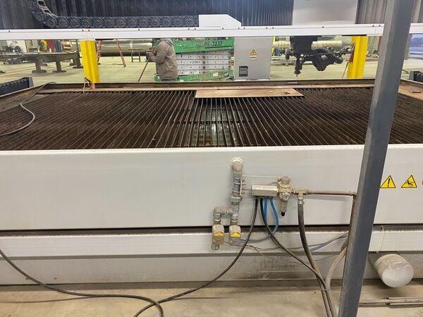 Flow #Mach-500-4020-XD, CNC waterjet, Hyperjet 50 HP, air dryer, EBBCO chiller, low hours, 2022 - Image 2
