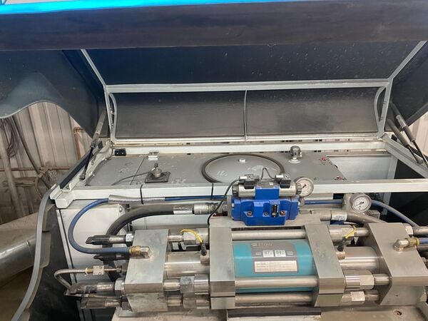 Flow #Mach-500-4020-XD, CNC waterjet, Hyperjet 50 HP, air dryer, EBBCO chiller, low hours, 2022 - Image 6
