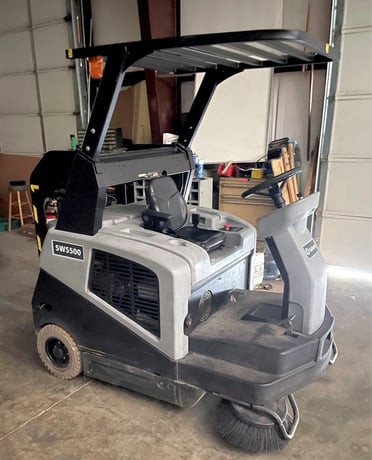 Advance #SW5500, ride-on sweeper, 46" pathway, 65" dump height, 2018 - Image 1