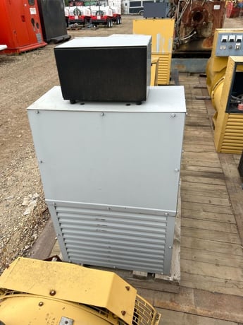 305 KW, 1800 RPM, Marathon #433RDL4817, Generator End, 3 phase, 381 kVA, 240/480 V - Image 4